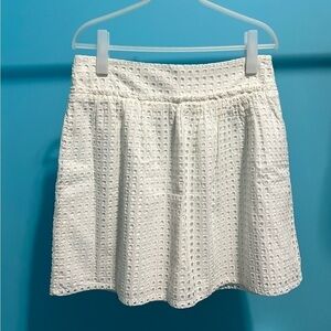 Ann Taylor White Eyelet Skirt (Size 6)